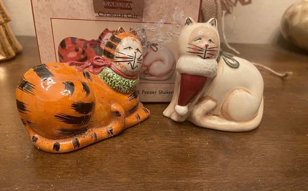 Sakura Christmas Cats salt and pepper shakers  Adorable. Comes with original box
